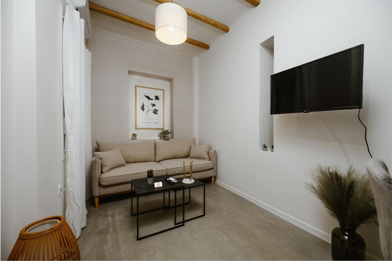Lb Luxury Apartments Волос Экстерьер фото