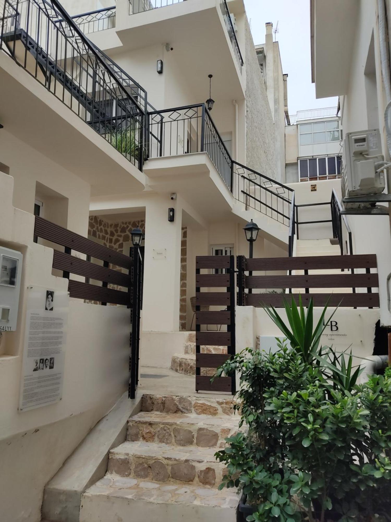 Lb Luxury Apartments Волос Экстерьер фото